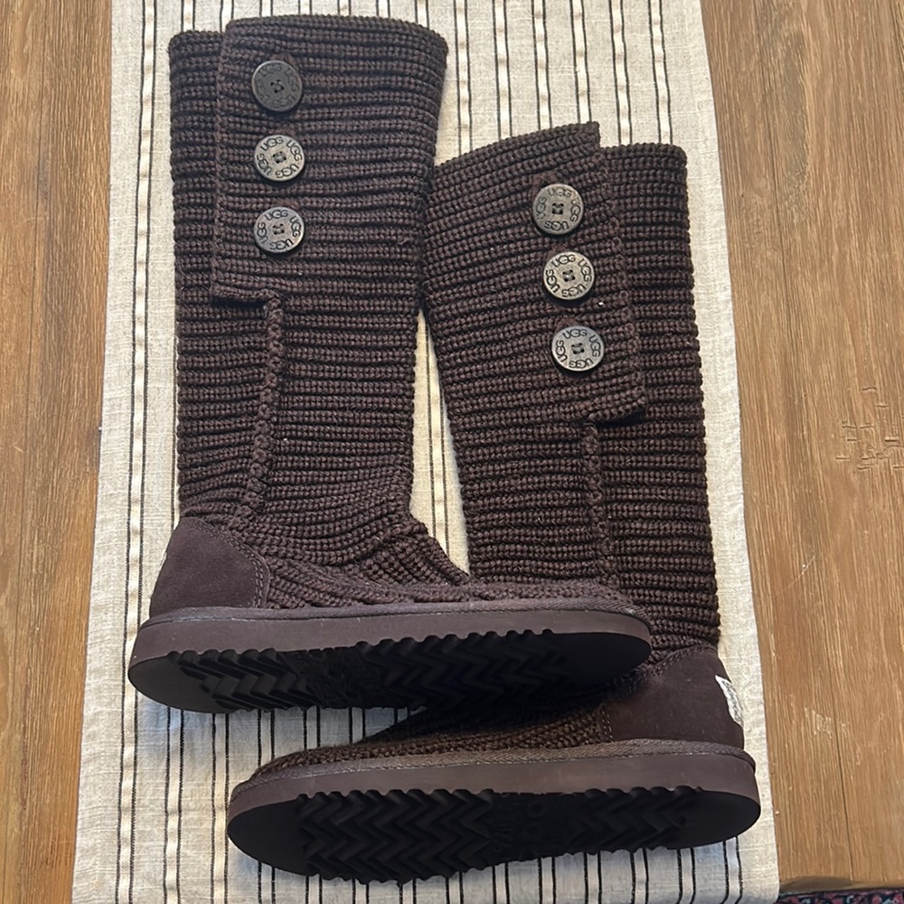 Ugh Classic Cardy Chocolate Brown Boot Size 6